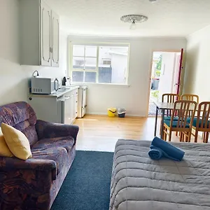 Ferry Motel